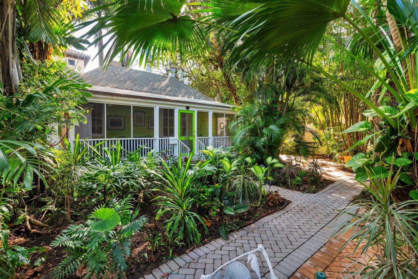 Palm Beach, Florida, 33480, United States, 2 Bedrooms Bedrooms, ,2 BathroomsBathrooms,Residential,For Sale,1971141