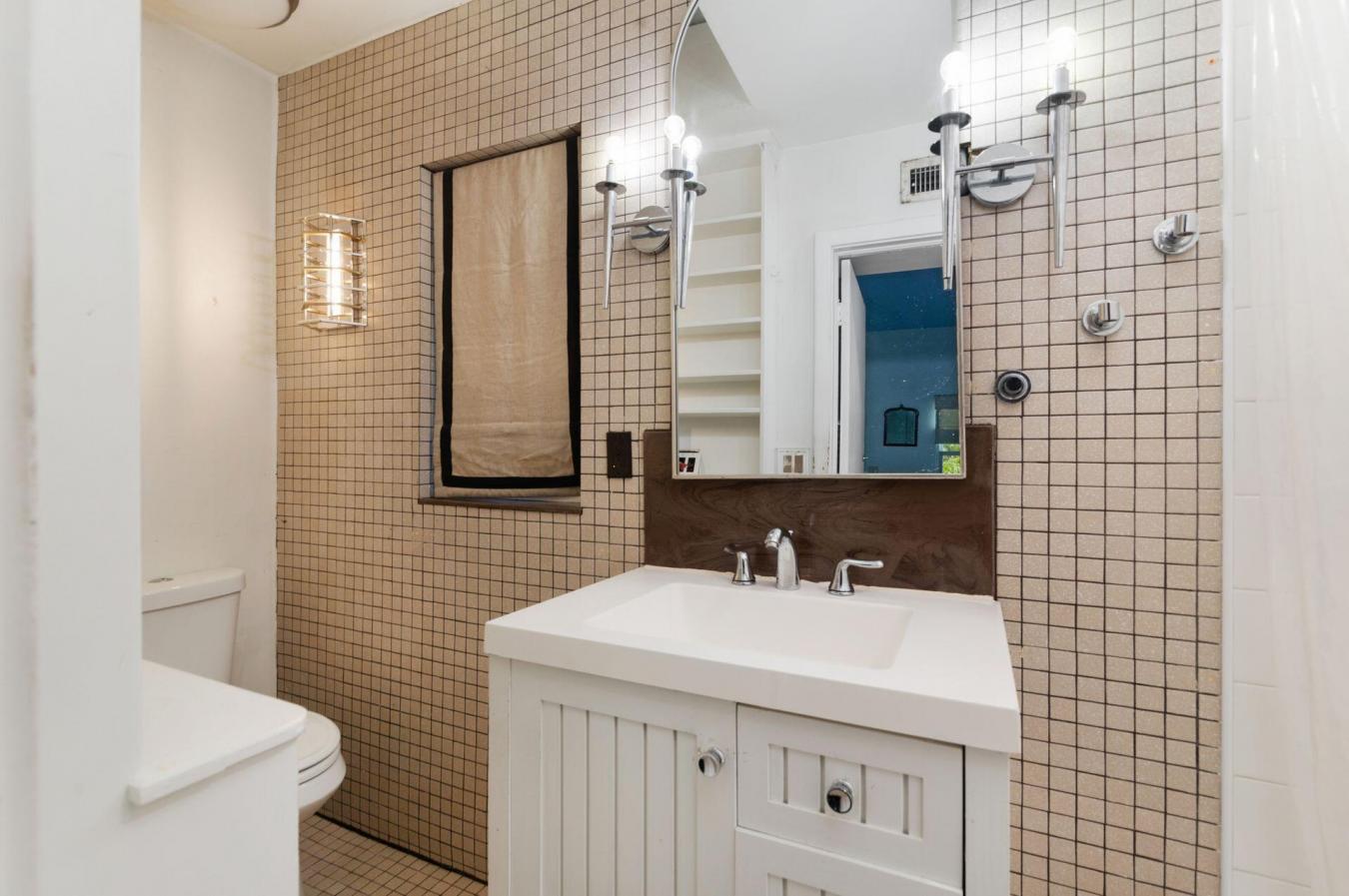 Palm Beach, Florida, 33480, United States, 2 Bedrooms Bedrooms, ,2 BathroomsBathrooms,Residential,For Sale,1971141