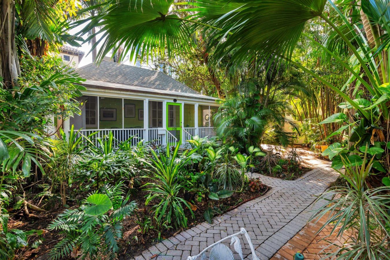 Palm Beach, Florida, 33480, United States, 2 Bedrooms Bedrooms, ,2 BathroomsBathrooms,Residential,For Sale,1971141