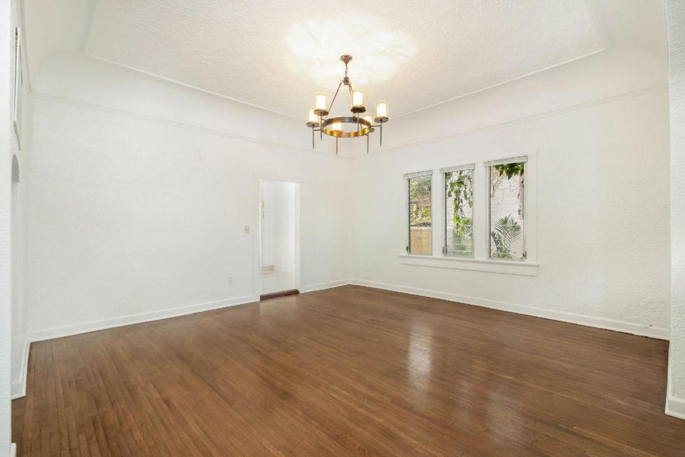 West Palm Beach, Florida, 33405, United States, 6 Bedrooms Bedrooms, ,3 BathroomsBathrooms,Residential,For Sale,1971140