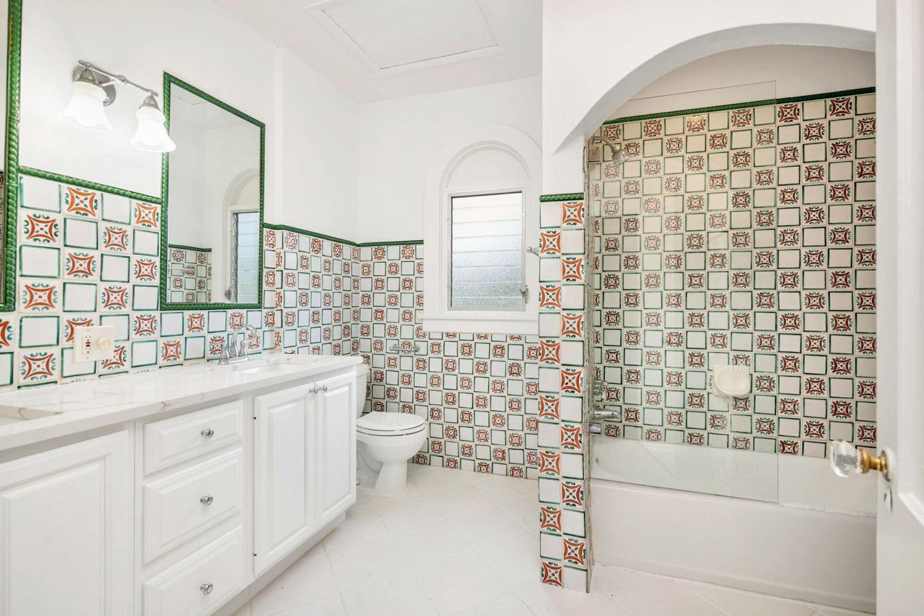 West Palm Beach, Florida, 33405, United States, 6 Bedrooms Bedrooms, ,3 BathroomsBathrooms,Residential,For Sale,1971140