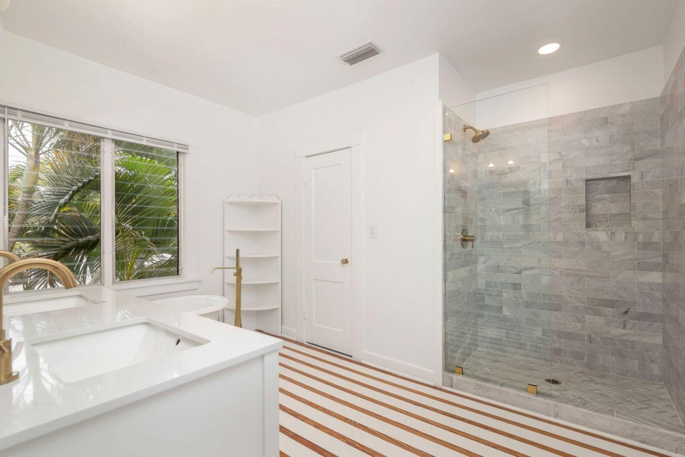 West Palm Beach, Florida, 33405, United States, 6 Bedrooms Bedrooms, ,3 BathroomsBathrooms,Residential,For Sale,1971140