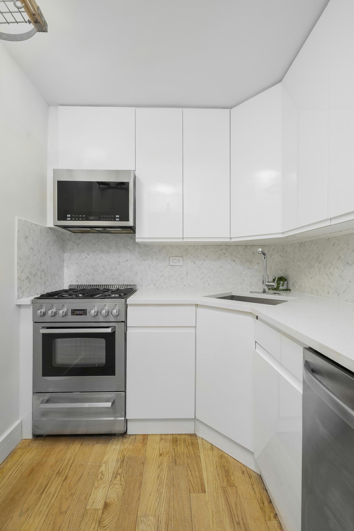 Flatiron, New York, 10011, United States, 2 Bedrooms Bedrooms, ,1 BathroomBathrooms,Residential,For Sale,1971138