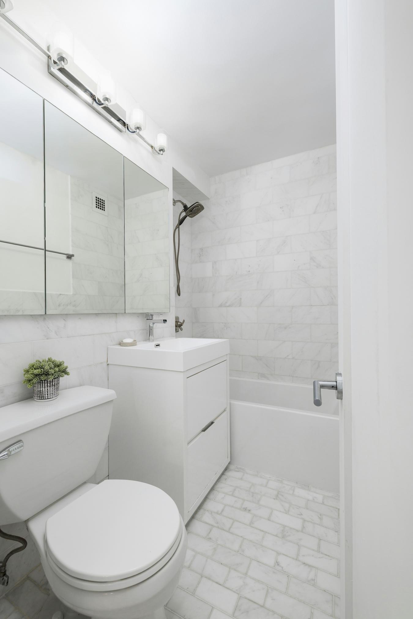 Flatiron, New York, 10011, United States, 2 Bedrooms Bedrooms, ,1 BathroomBathrooms,Residential,For Sale,1971138