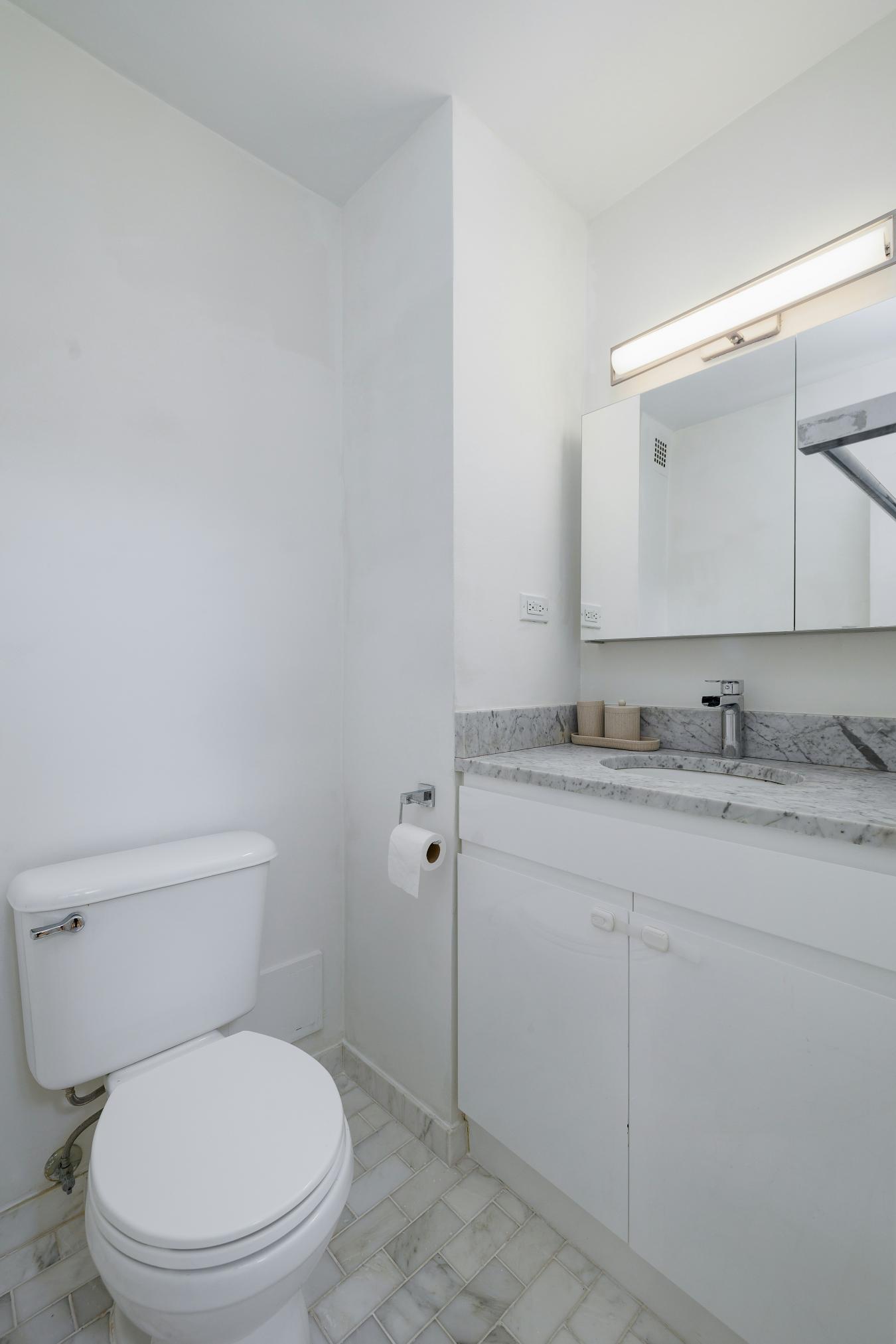 Flatiron, New York, 10011, United States, 2 Bedrooms Bedrooms, ,1 BathroomBathrooms,Residential,For Sale,1971138