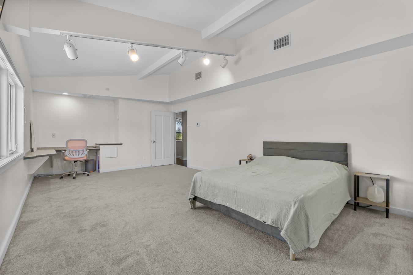 Winter Haven, Polk, 33884, United States, 7 Bedrooms Bedrooms, ,5 BathroomsBathrooms,Residential,For Sale,1971144