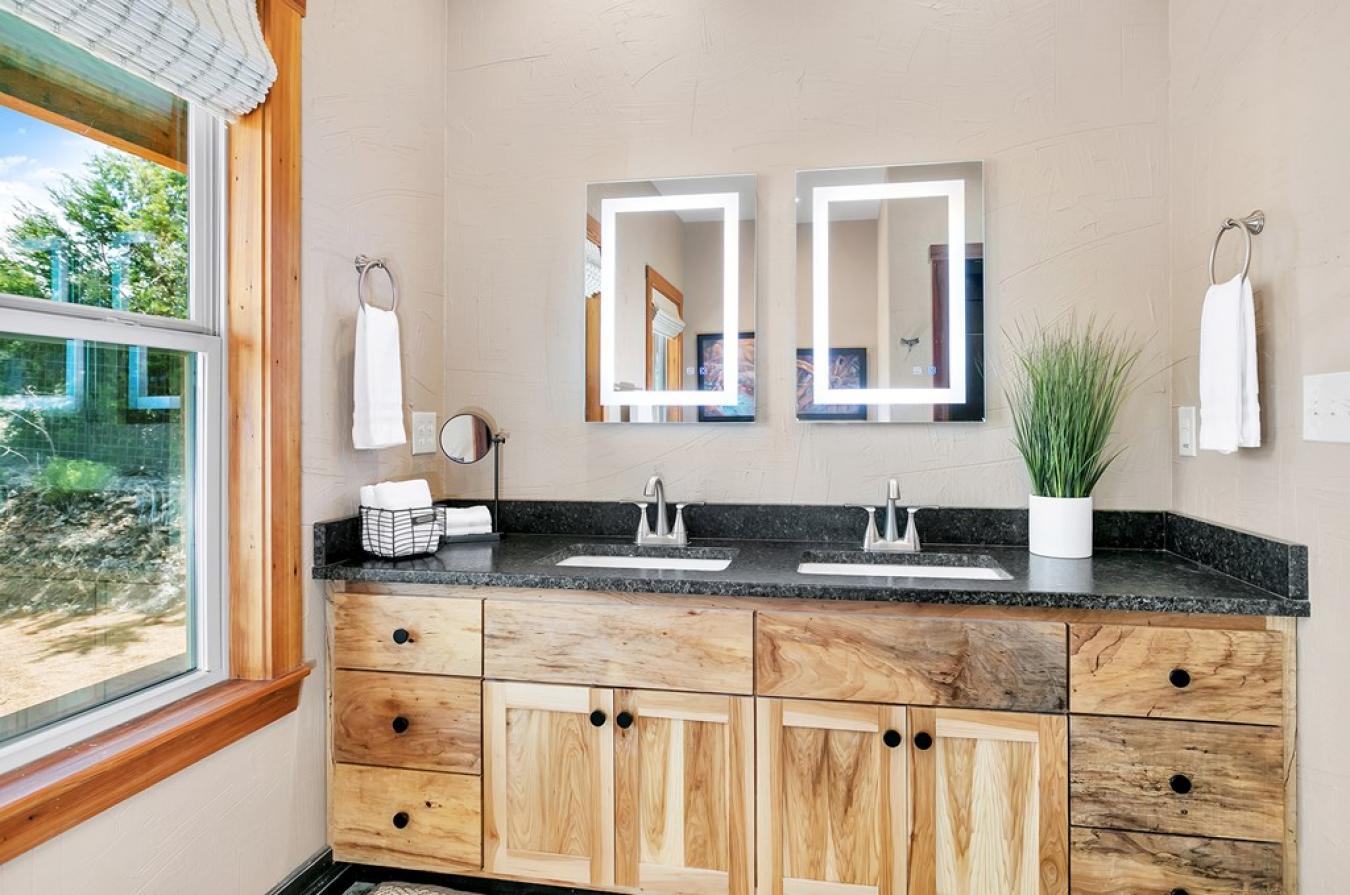 Fredericksburg, Gillespie, 78624, United States, 2 Bedrooms Bedrooms, ,2 BathroomsBathrooms,Residential,For Sale,1971130