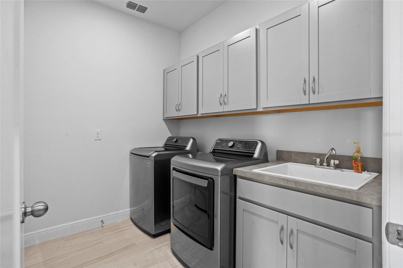 CLERMONT, Lake, 34711, United States, 4 Bedrooms Bedrooms, ,3 BathroomsBathrooms,Residential,For Sale,1971128