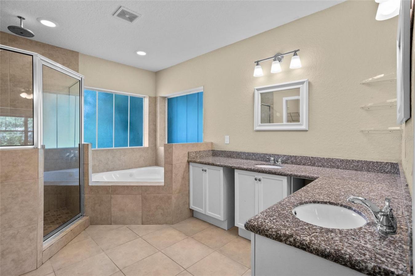 ORLANDO, Orange, 32801, United States, 3 Bedrooms Bedrooms, ,2 BathroomsBathrooms,Residential,For Sale,1971142