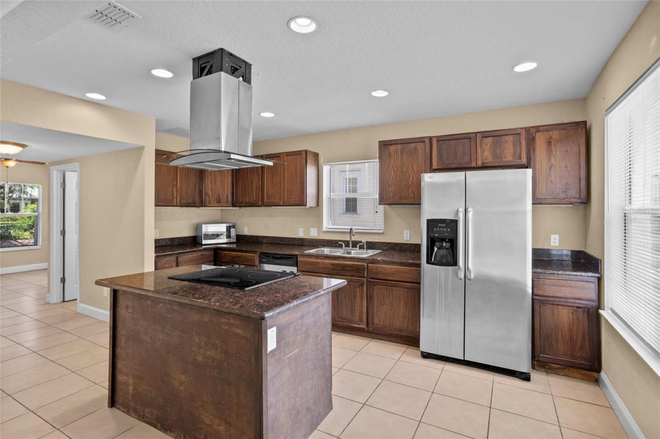 ORLANDO, Orange, 32801, United States, 3 Bedrooms Bedrooms, ,2 BathroomsBathrooms,Residential,For Sale,1971142