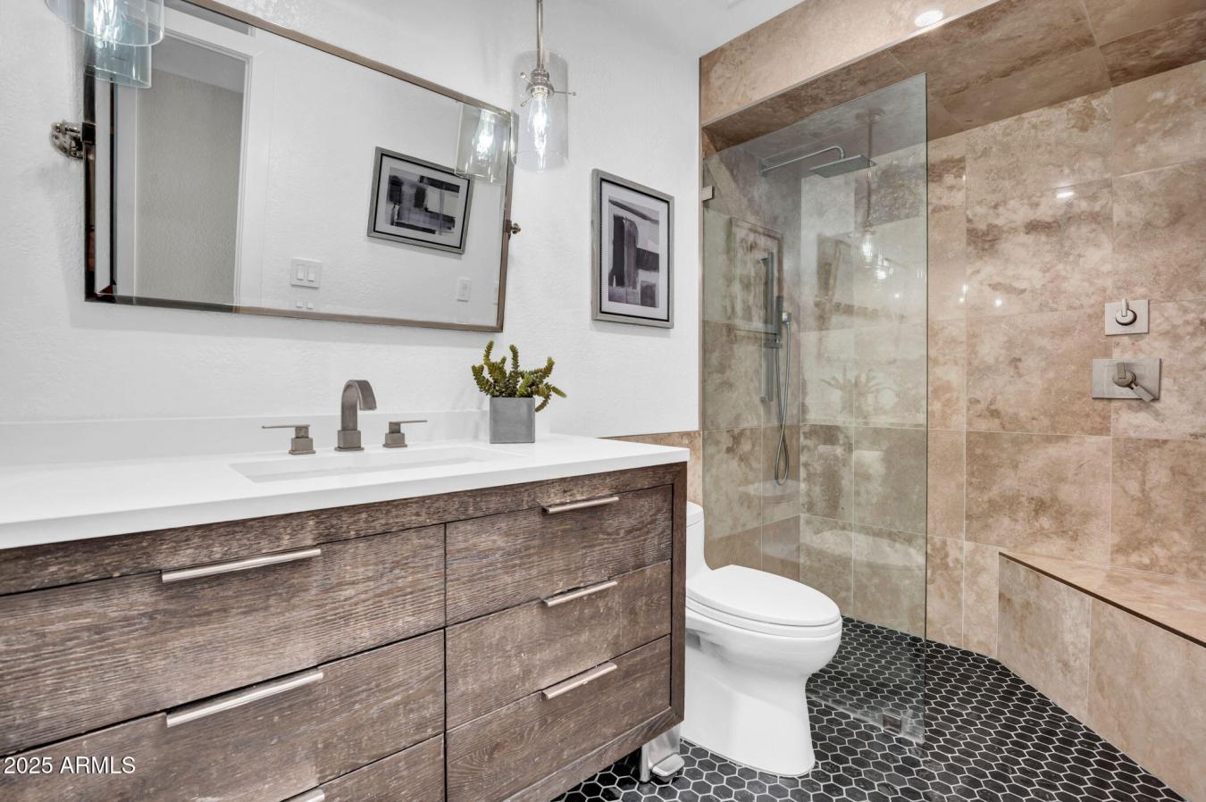 Phoenix, Maricopa, 85020, United States, 3 Bedrooms Bedrooms, ,2 BathroomsBathrooms,Residential,For Sale,1971124