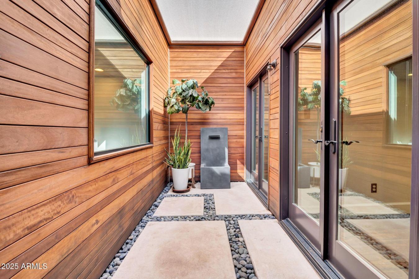 Phoenix, Maricopa, 85020, United States, 3 Bedrooms Bedrooms, ,2 BathroomsBathrooms,Residential,For Sale,1971124