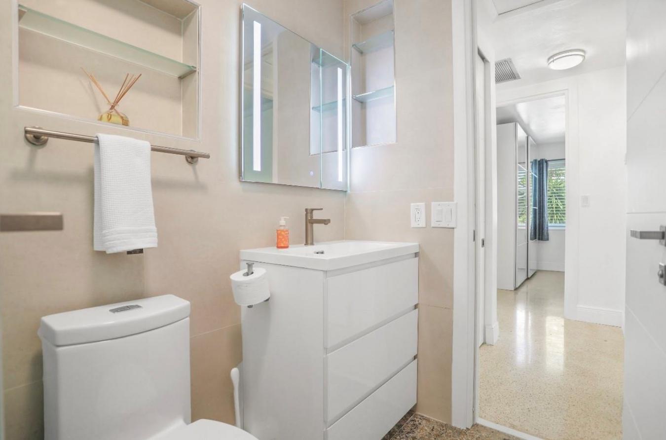 Lauderdale, Florida, 33308, United States, 3 Bedrooms Bedrooms, ,3 BathroomsBathrooms,Residential,For Sale,1996547