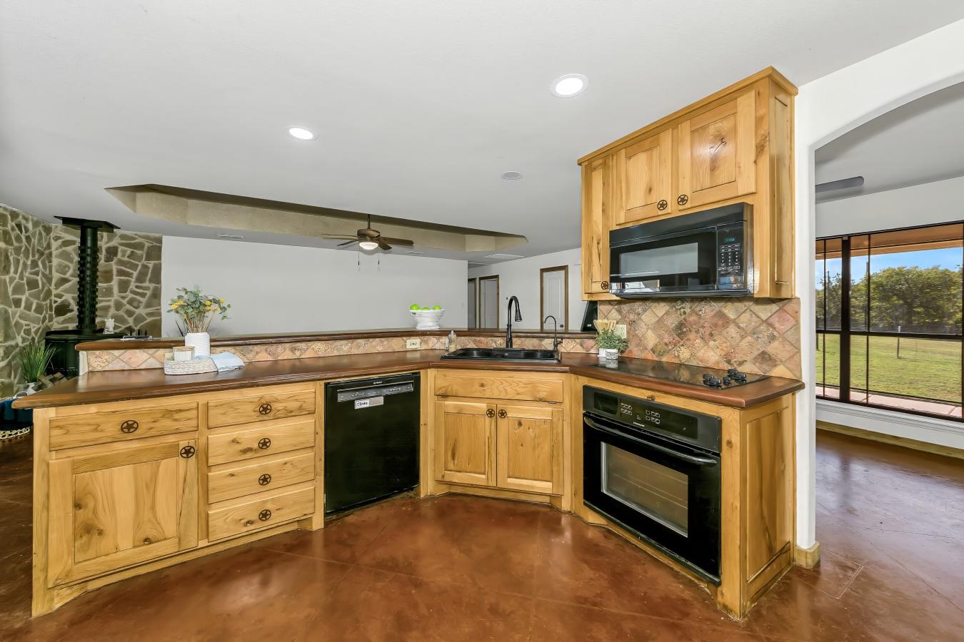 Weatherford, Parker, 76088, United States, 4 Bedrooms Bedrooms, ,3 BathroomsBathrooms,Residential,For Sale,1971118