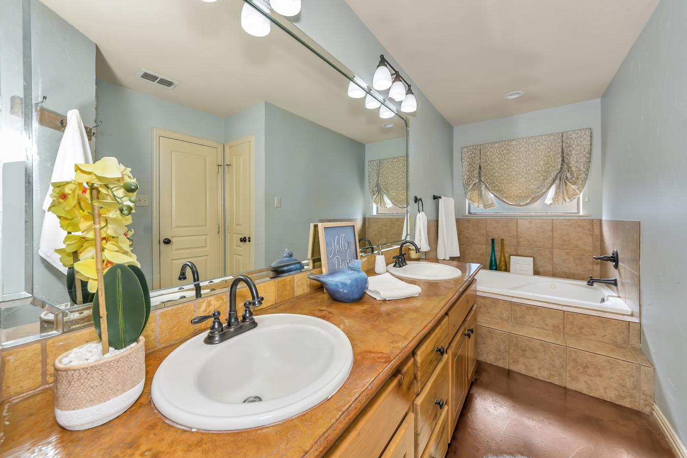 Weatherford, Parker, 76088, United States, 4 Bedrooms Bedrooms, ,3 BathroomsBathrooms,Residential,For Sale,1971118