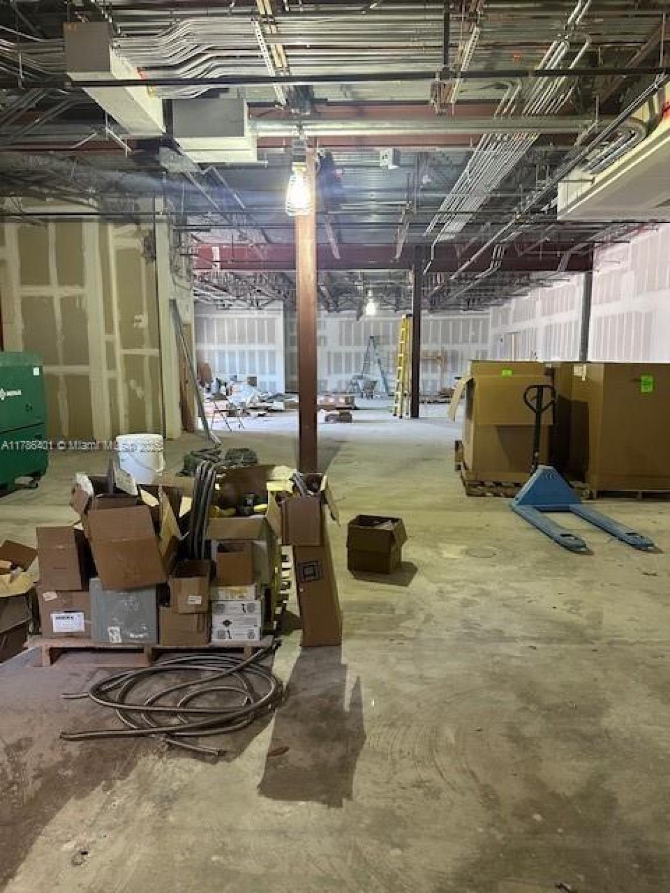 3110 sq ft of available space at Blue Cloud Surgery Centers newest Flo – image 12