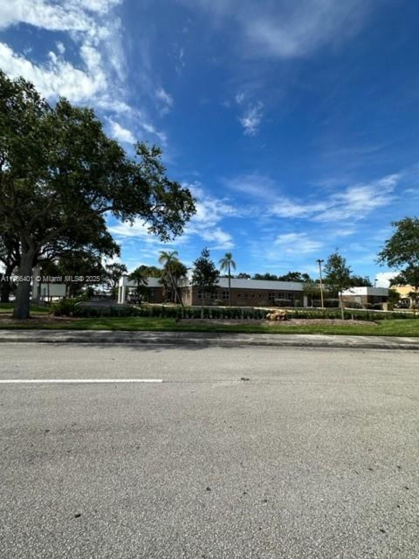 3110 sq ft of available space at Blue Cloud Surgery Centers newest Flo – image 3