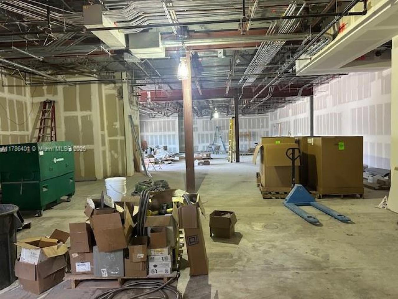 3110 sq ft of available space at Blue Cloud Surgery Centers newest Flo – image 7