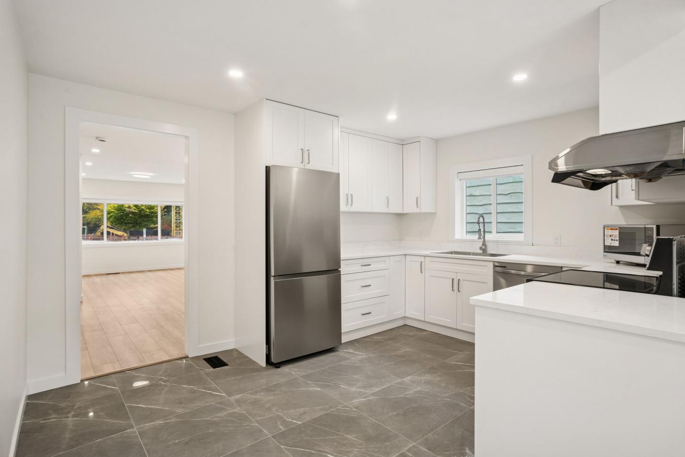 White Rock / South Surrey, Surreu, V4B 3G8, Canada, 4 Bedrooms Bedrooms, ,4 BathroomsBathrooms,Residential,For Sale,1971113