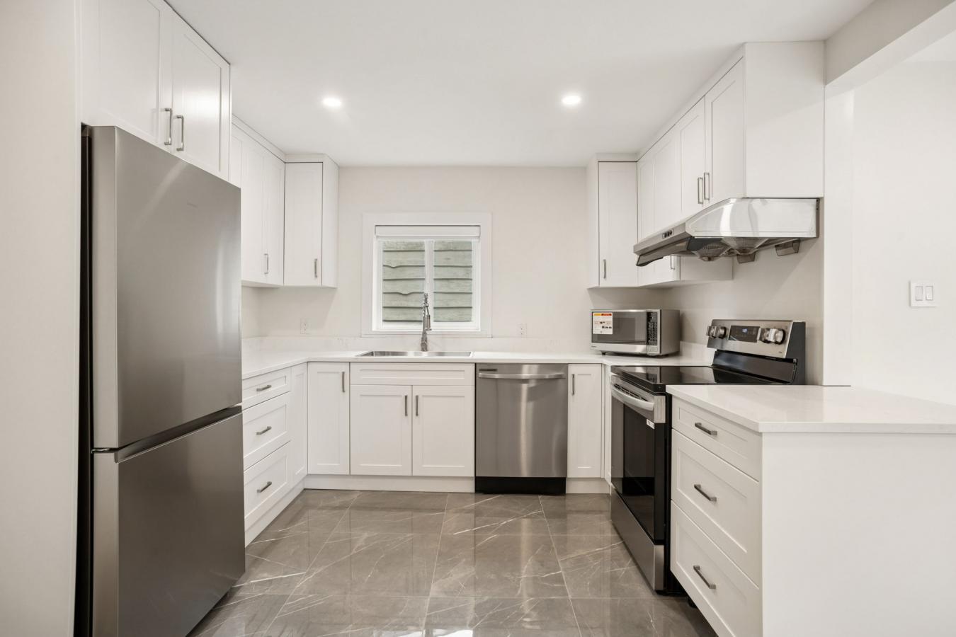 White Rock / South Surrey, Surreu, V4B 3G8, Canada, 4 Bedrooms Bedrooms, ,4 BathroomsBathrooms,Residential,For Sale,1971113