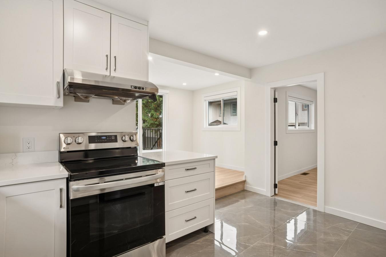 White Rock / South Surrey, Surreu, V4B 3G8, Canada, 4 Bedrooms Bedrooms, ,4 BathroomsBathrooms,Residential,For Sale,1971113