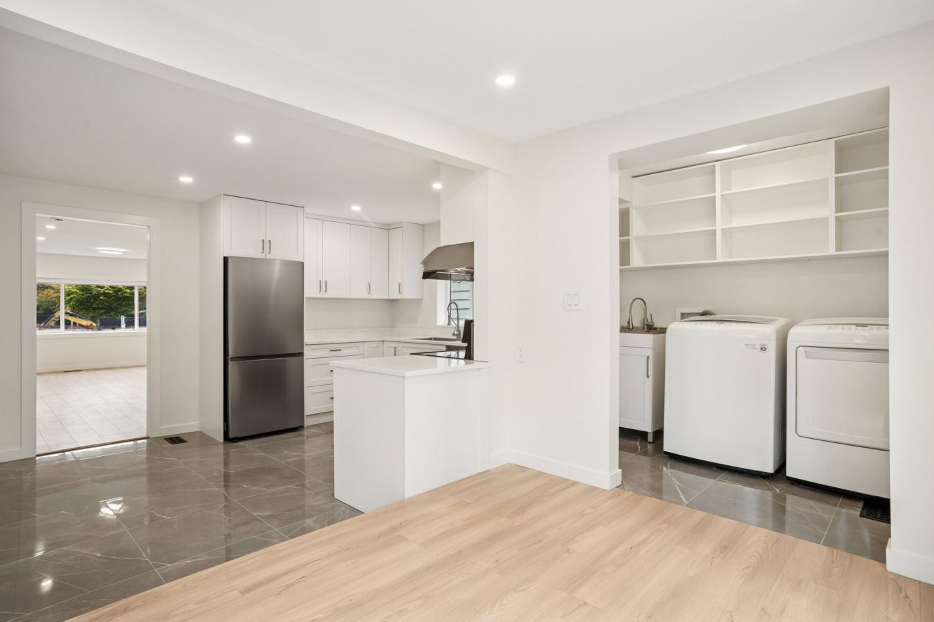 White Rock / South Surrey, Surreu, V4B 3G8, Canada, 4 Bedrooms Bedrooms, ,4 BathroomsBathrooms,Residential,For Sale,1971113