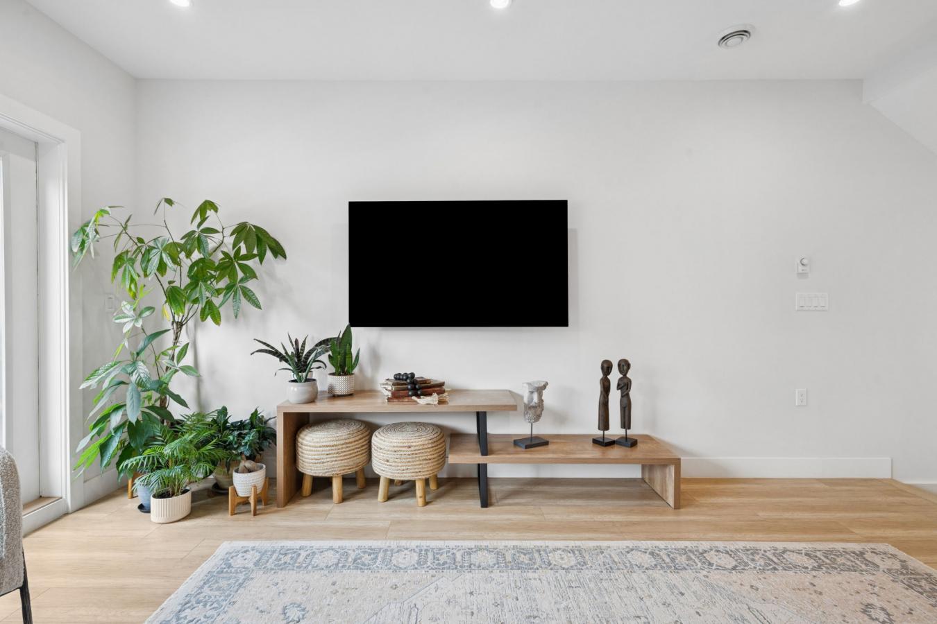 Port Moody, Vancouver, V3H 0M6, Canada, 2 Bedrooms Bedrooms, ,2 BathroomsBathrooms,Residential,For Sale,1971115