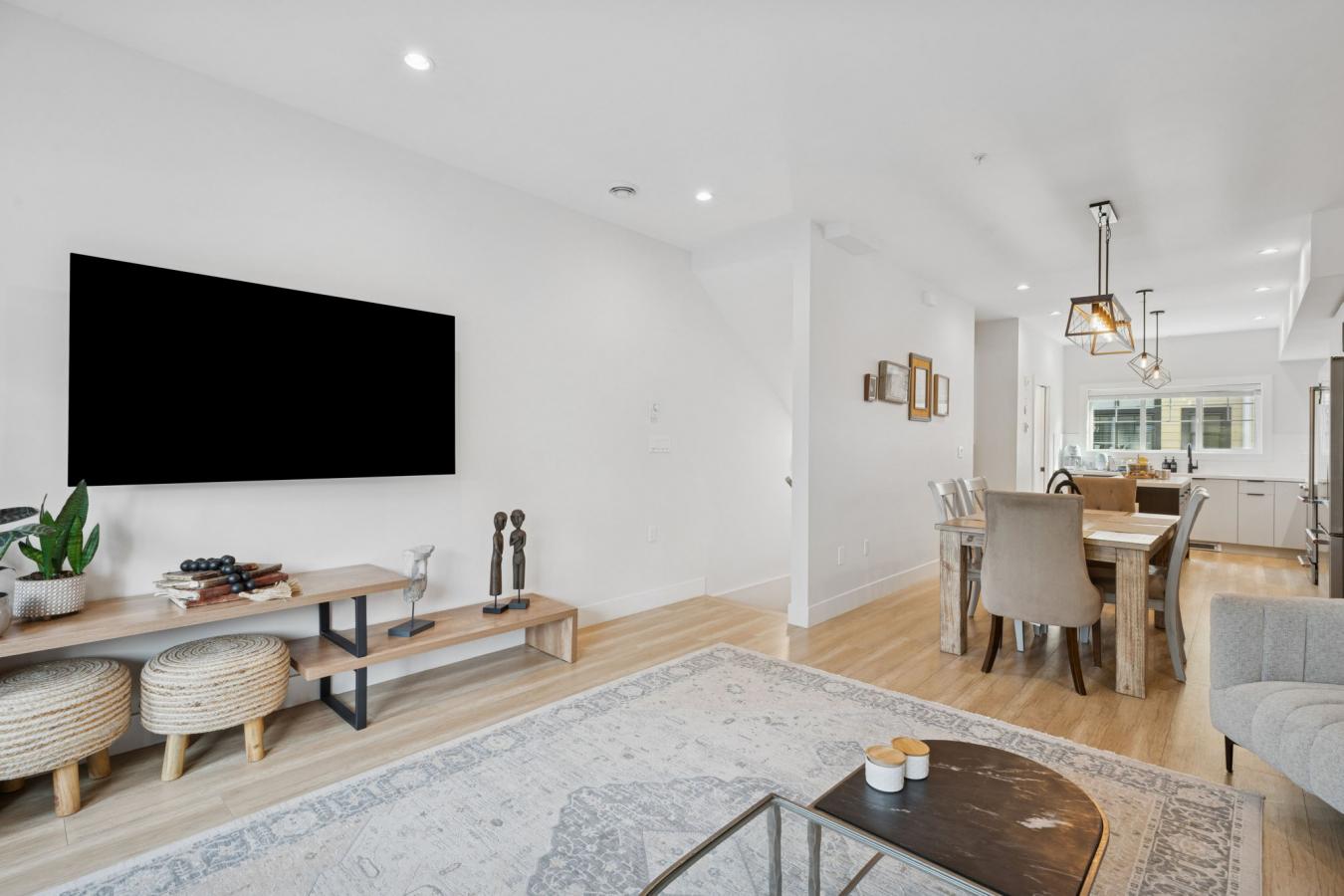 Port Moody, Vancouver, V3H 0M6, Canada, 2 Bedrooms Bedrooms, ,2 BathroomsBathrooms,Residential,For Sale,1971115