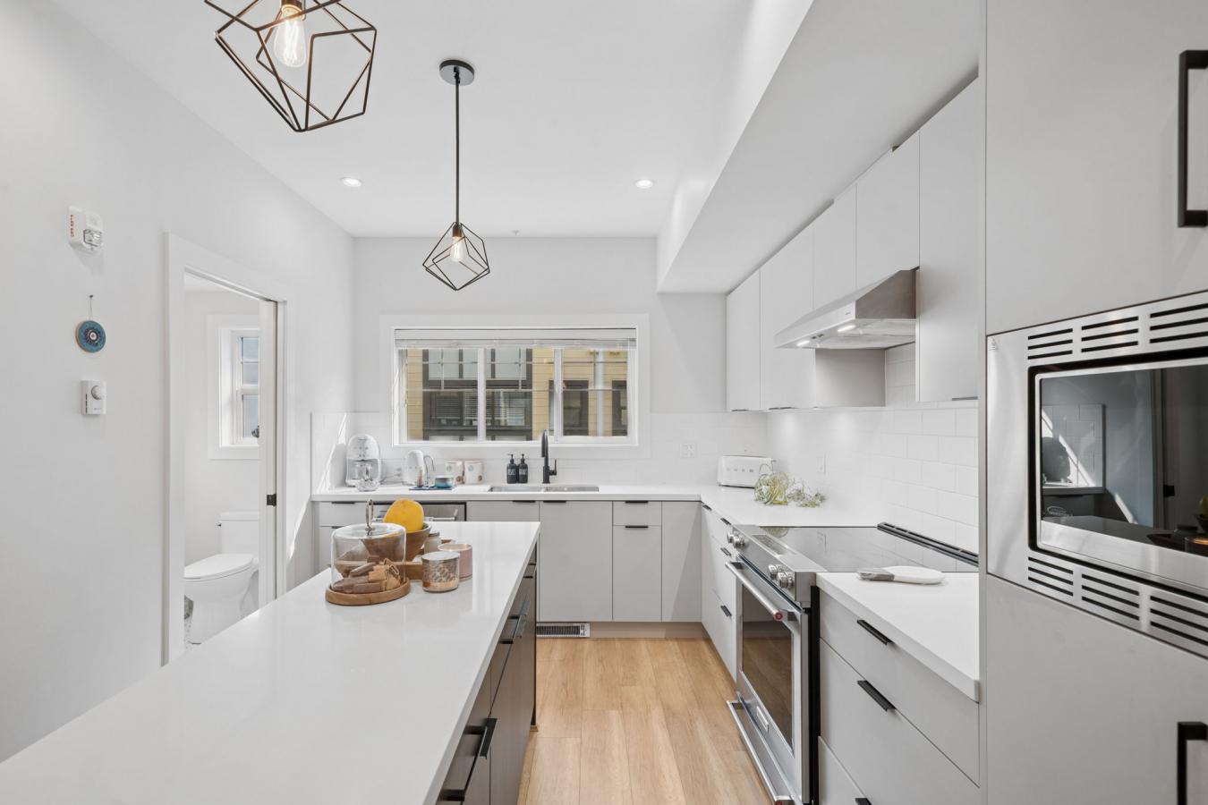 Port Moody, Vancouver, V3H 0M6, Canada, 2 Bedrooms Bedrooms, ,2 BathroomsBathrooms,Residential,For Sale,1971115