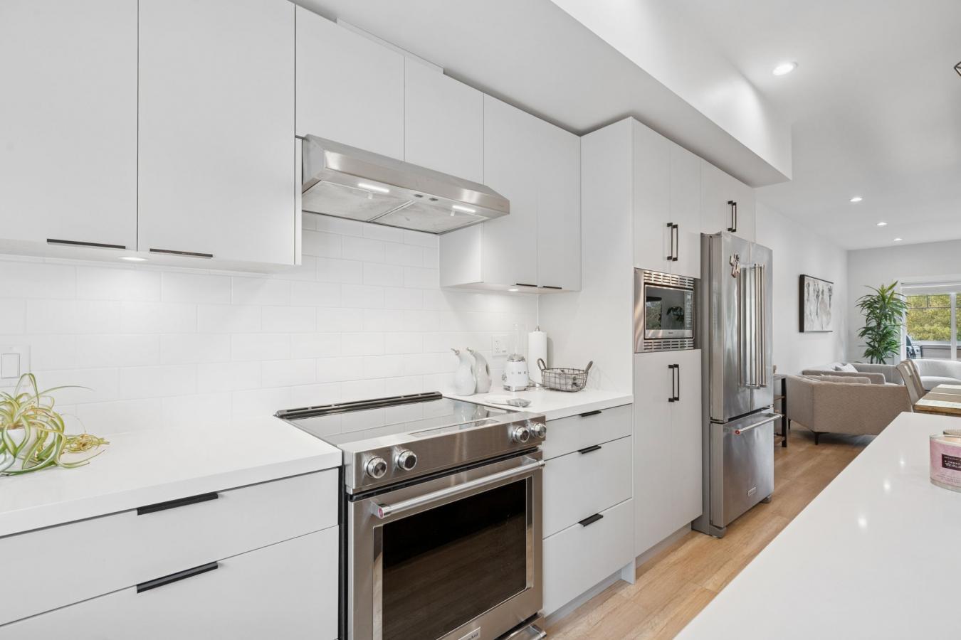 Port Moody, Vancouver, V3H 0M6, Canada, 2 Bedrooms Bedrooms, ,2 BathroomsBathrooms,Residential,For Sale,1971115