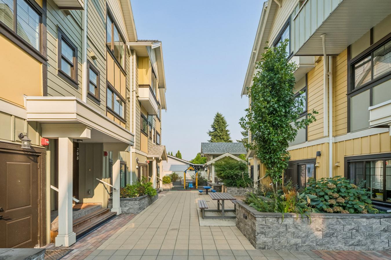 Port Moody, Vancouver, V3H 0M6, Canada, 2 Bedrooms Bedrooms, ,2 BathroomsBathrooms,Residential,For Sale,1971115