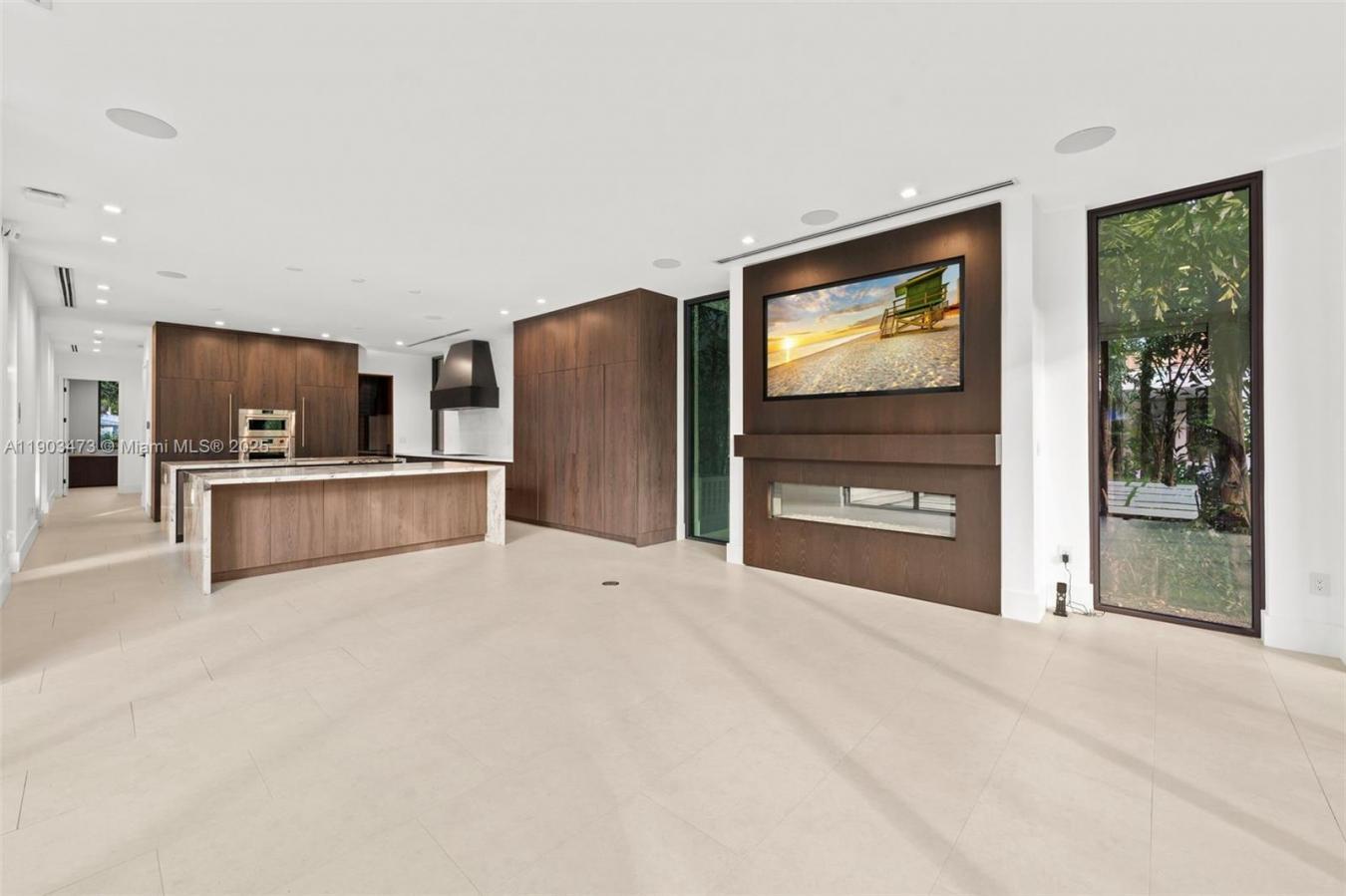 Miami, Florida, 33143, United States, 5 Bedrooms Bedrooms, ,5 BathroomsBathrooms,Residential,For Sale,1987466