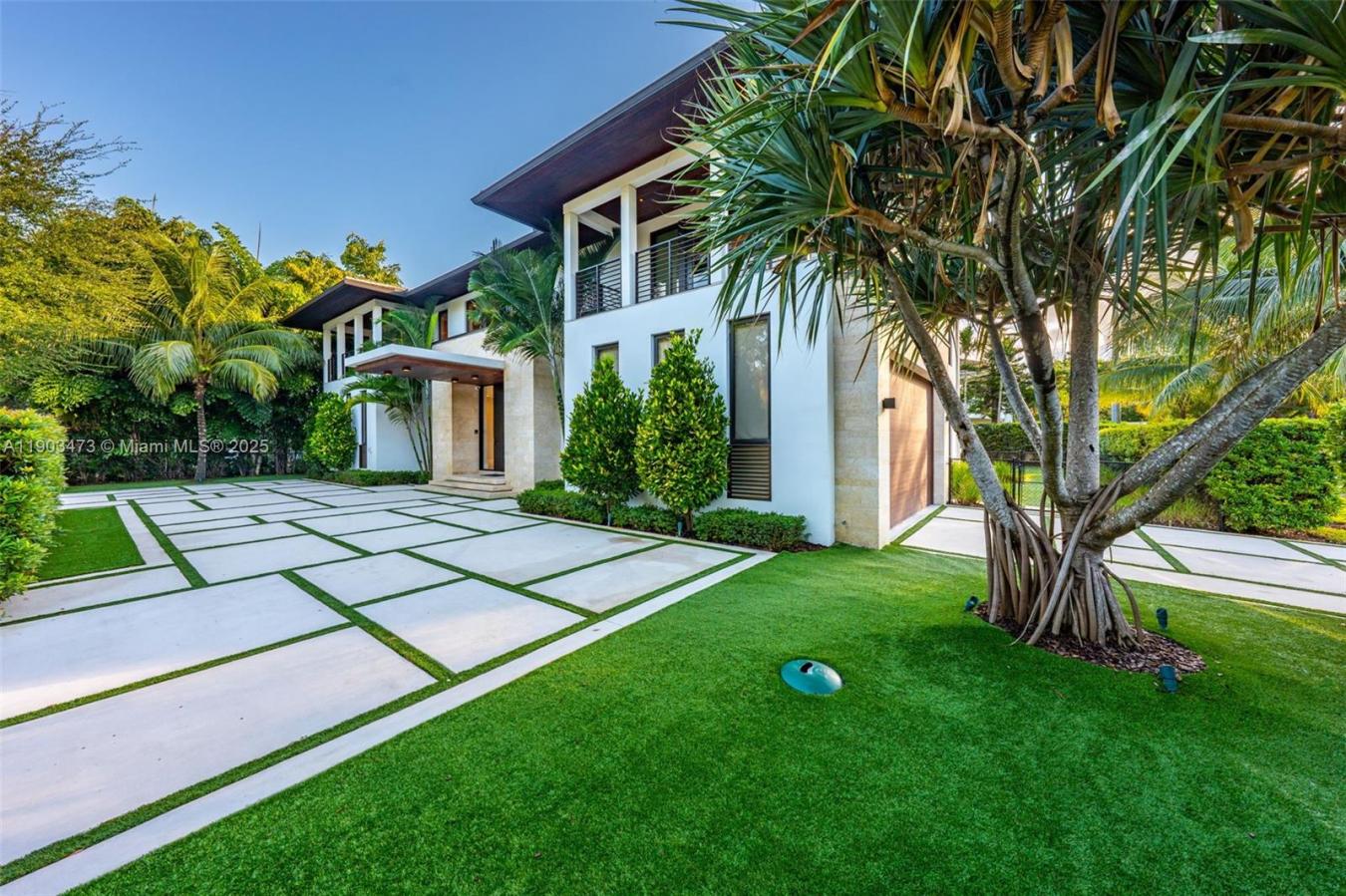 Miami, Florida, 33143, United States, 5 Bedrooms Bedrooms, ,5 BathroomsBathrooms,Residential,For Sale,1987466