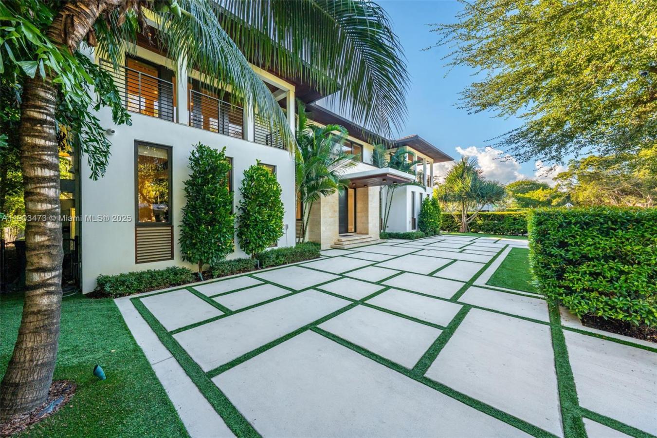 Miami, Florida, 33143, United States, 5 Bedrooms Bedrooms, ,5 BathroomsBathrooms,Residential,For Sale,1987466