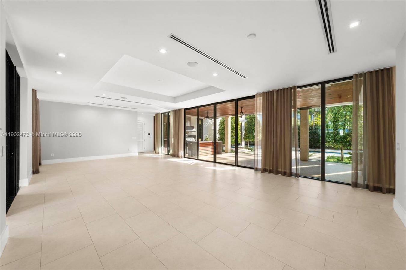 Miami, Florida, 33143, United States, 5 Bedrooms Bedrooms, ,5 BathroomsBathrooms,Residential,For Sale,1987466