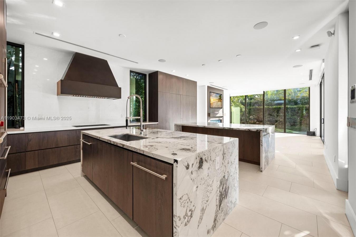 Miami, Florida, 33143, United States, 5 Bedrooms Bedrooms, ,5 BathroomsBathrooms,Residential,For Sale,1987466