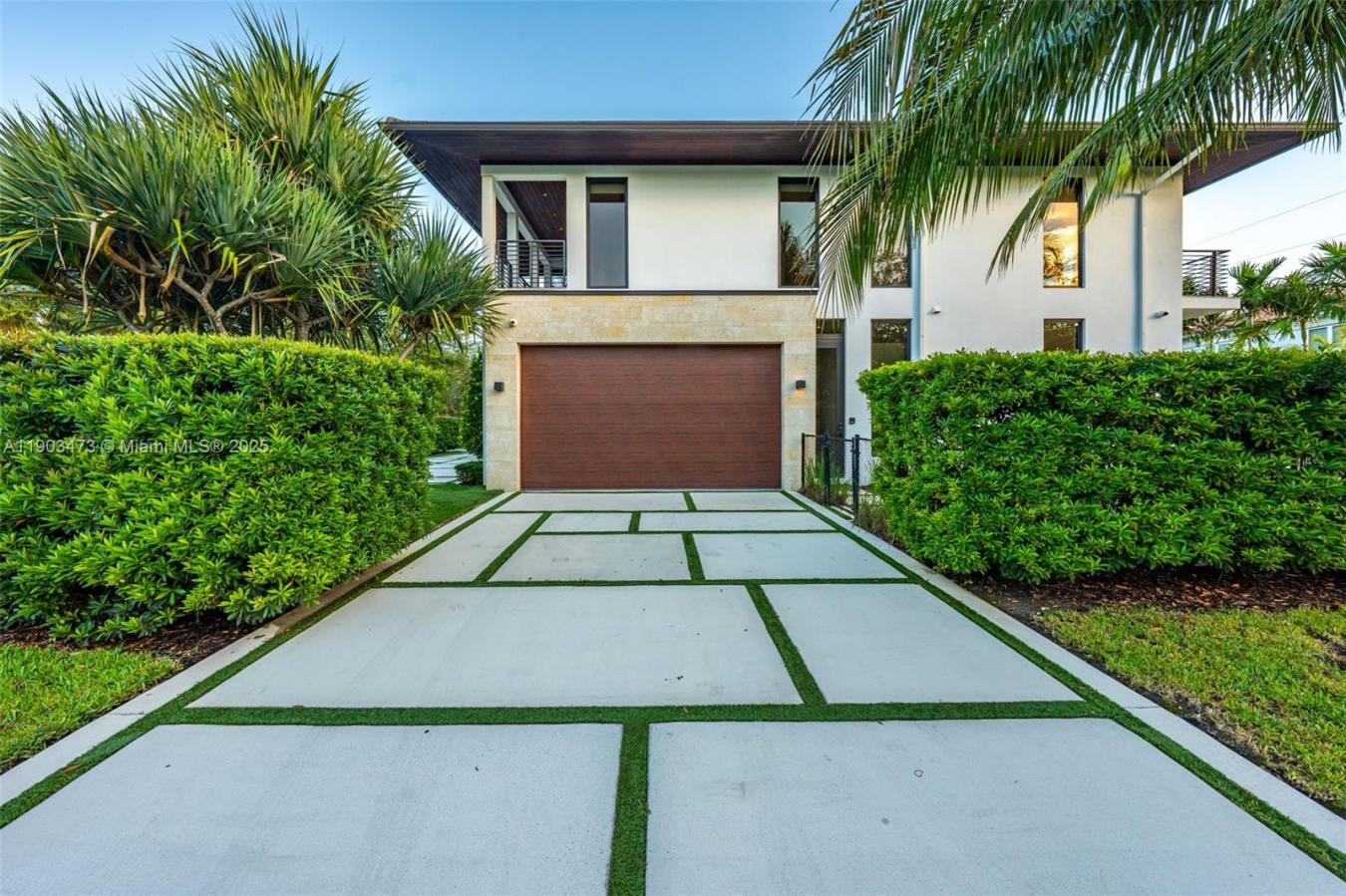 Miami, Florida, 33143, United States, 5 Bedrooms Bedrooms, ,5 BathroomsBathrooms,Residential,For Sale,1987466