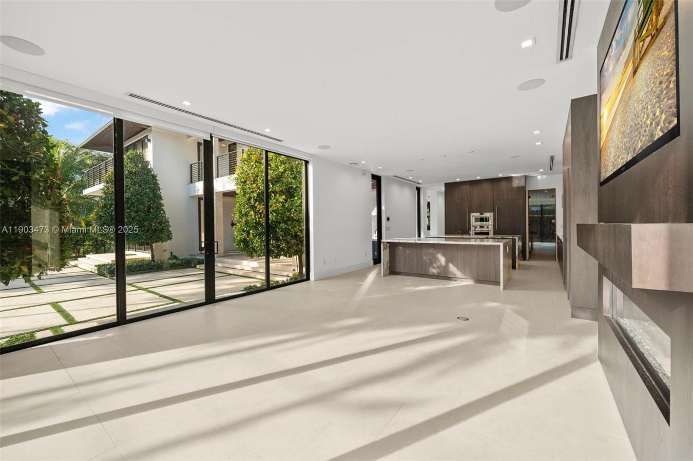 Miami, Florida, 33143, United States, 5 Bedrooms Bedrooms, ,5 BathroomsBathrooms,Residential,For Sale,1987466