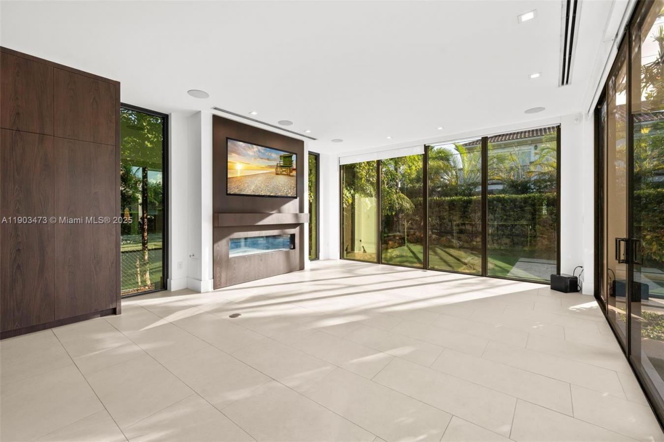 Miami, Florida, 33143, United States, 5 Bedrooms Bedrooms, ,5 BathroomsBathrooms,Residential,For Sale,1987466