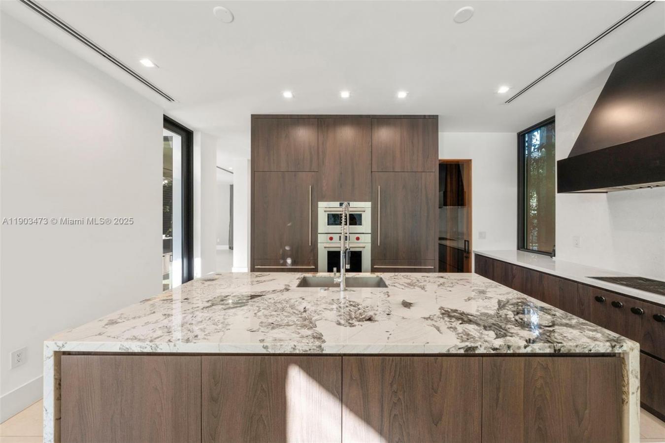 Miami, Florida, 33143, United States, 5 Bedrooms Bedrooms, ,5 BathroomsBathrooms,Residential,For Sale,1987466