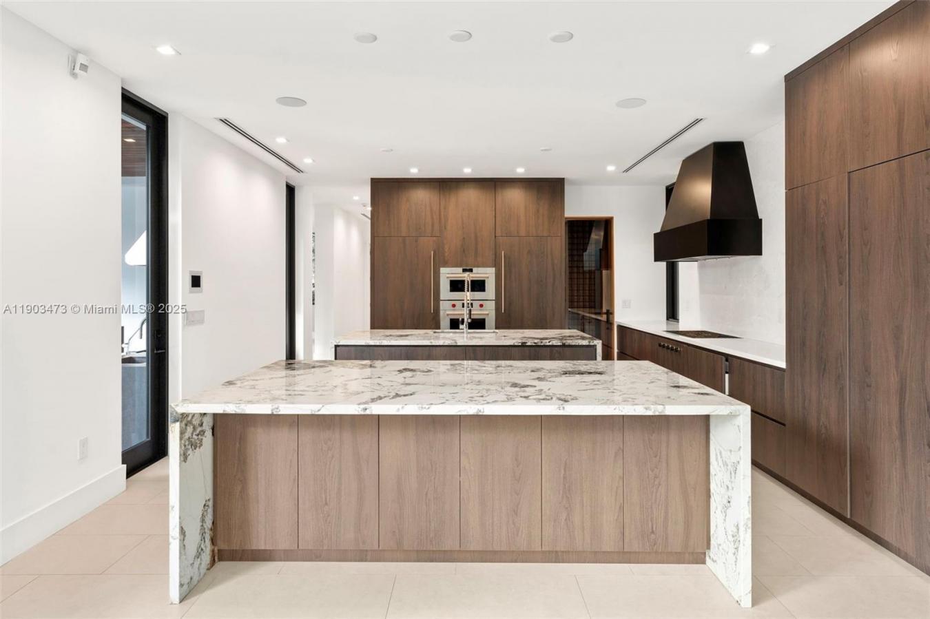 Miami, Florida, 33143, United States, 5 Bedrooms Bedrooms, ,5 BathroomsBathrooms,Residential,For Sale,1987466