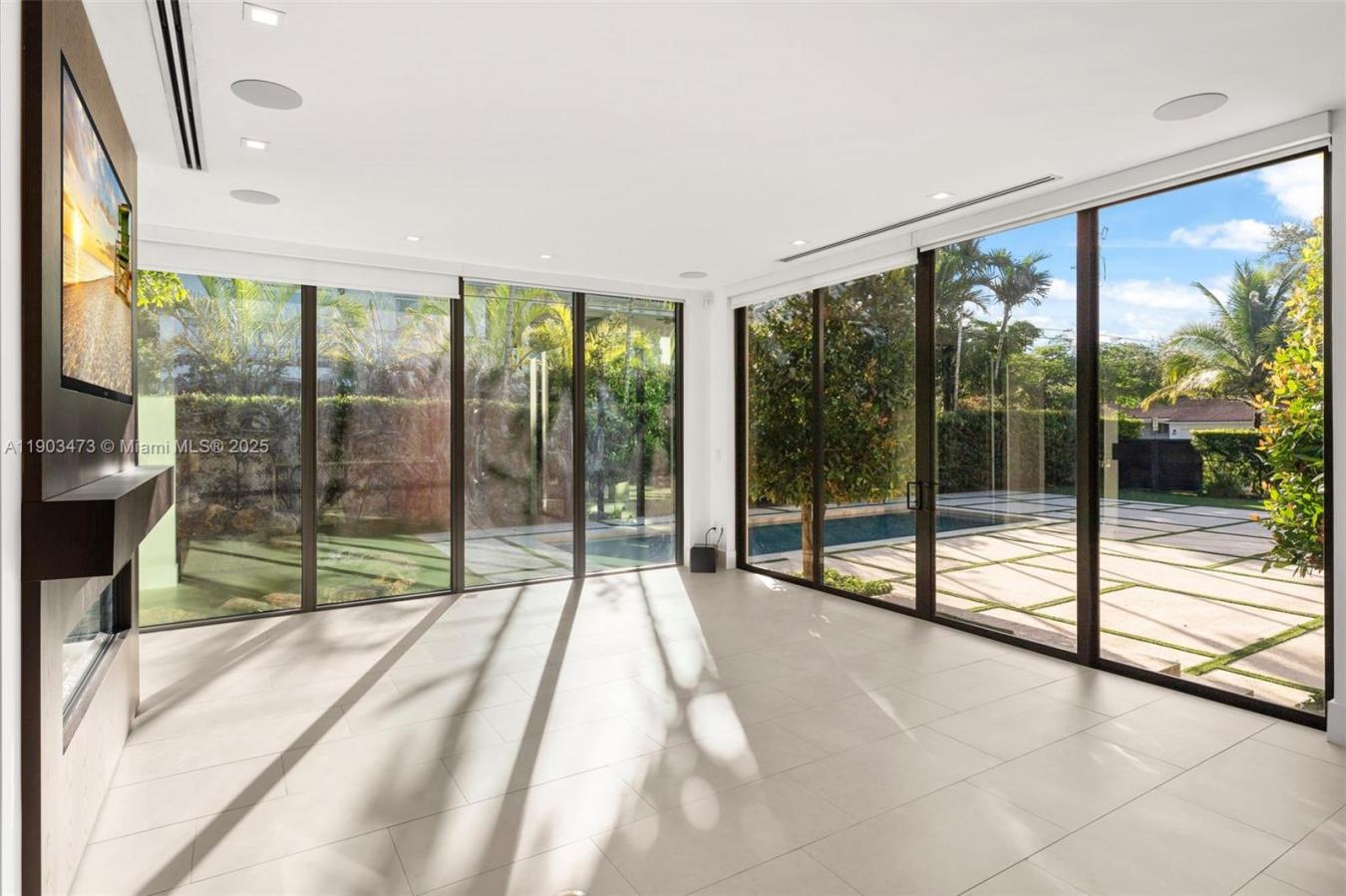 Miami, Florida, 33143, United States, 5 Bedrooms Bedrooms, ,5 BathroomsBathrooms,Residential,For Sale,1987466