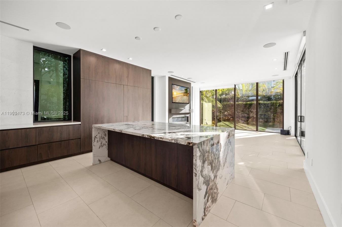 Miami, Florida, 33143, United States, 5 Bedrooms Bedrooms, ,5 BathroomsBathrooms,Residential,For Sale,1987466