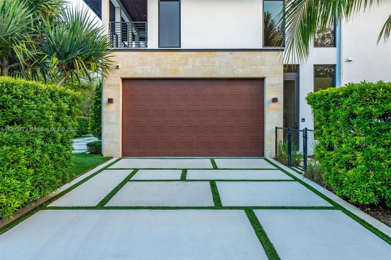 Miami, Florida, 33143, United States, 5 Bedrooms Bedrooms, ,5 BathroomsBathrooms,Residential,For Sale,1987466