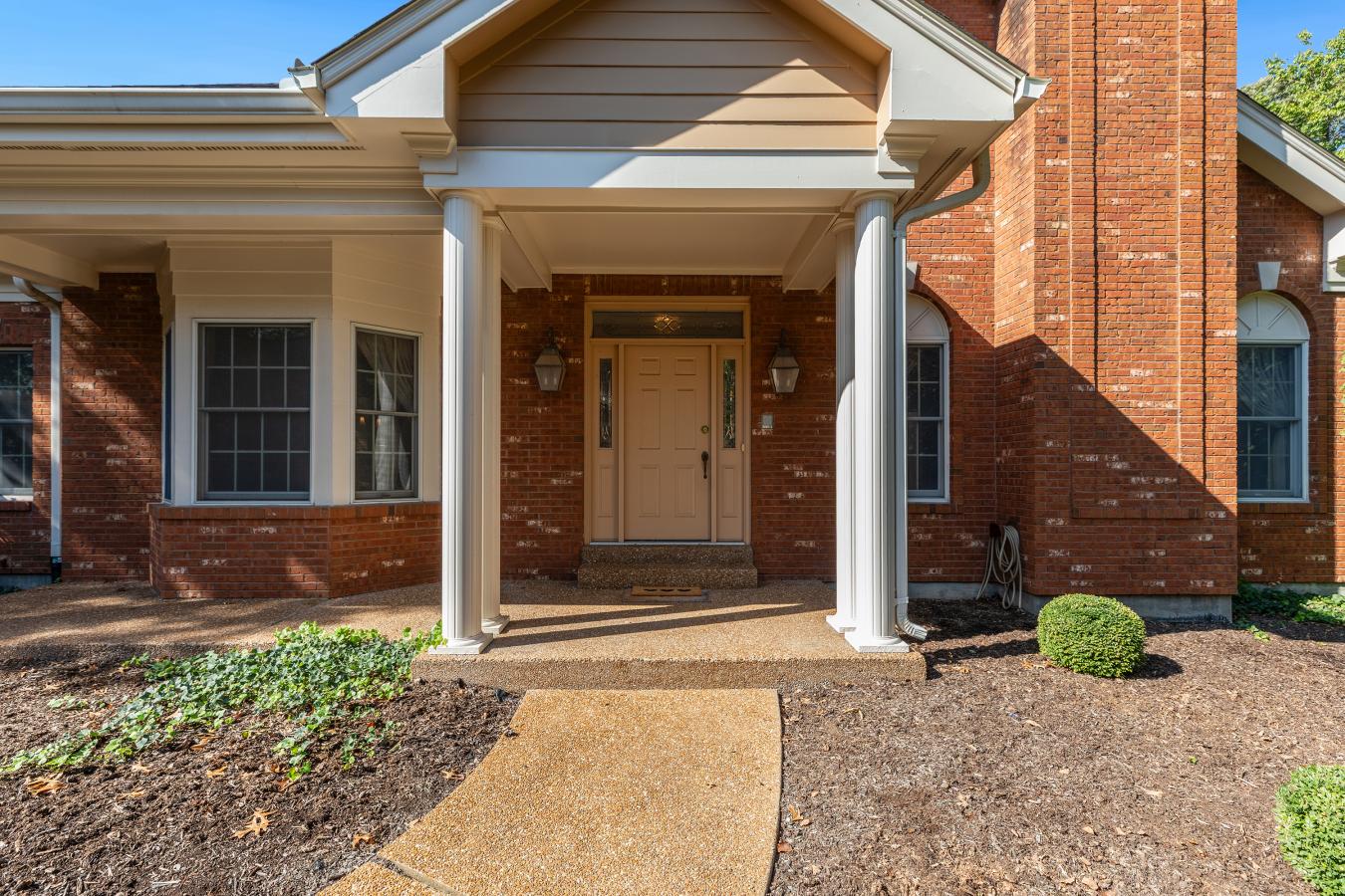 Creve Coeur, Missouri, 63141, United States, 3 Bedrooms Bedrooms, ,3 BathroomsBathrooms,Residential,For Sale,1971103