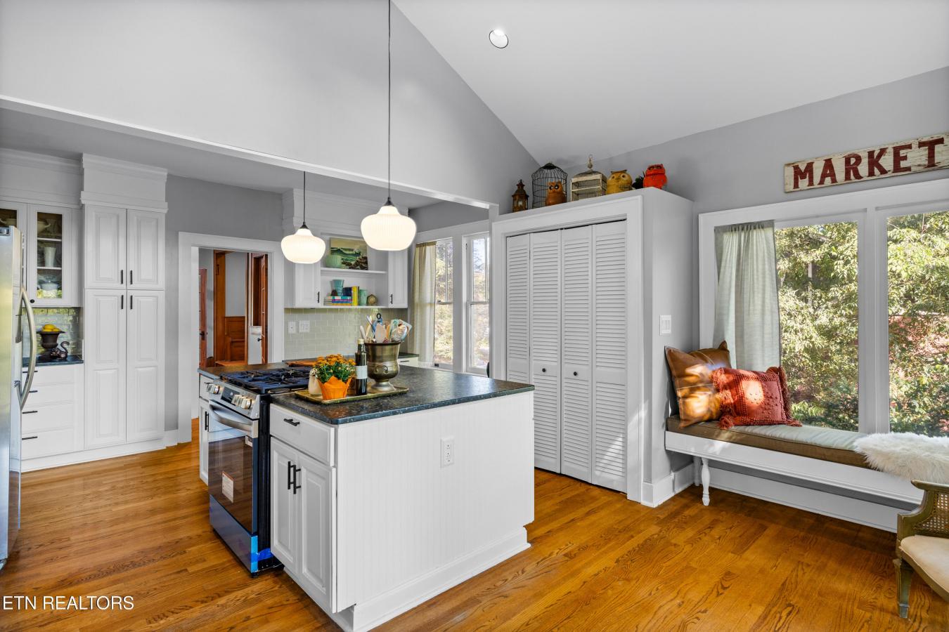 Knoxville, Knox County, 37919, United States, 4 Bedrooms Bedrooms, ,3 BathroomsBathrooms,Residential,For Sale,1971100