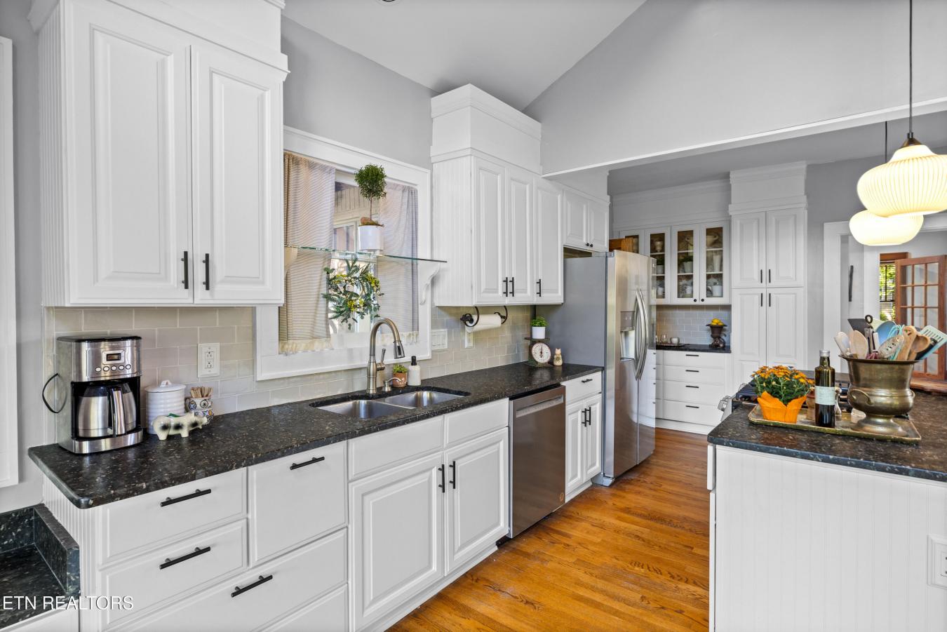 Knoxville, Knox County, 37919, United States, 4 Bedrooms Bedrooms, ,3 BathroomsBathrooms,Residential,For Sale,1971100