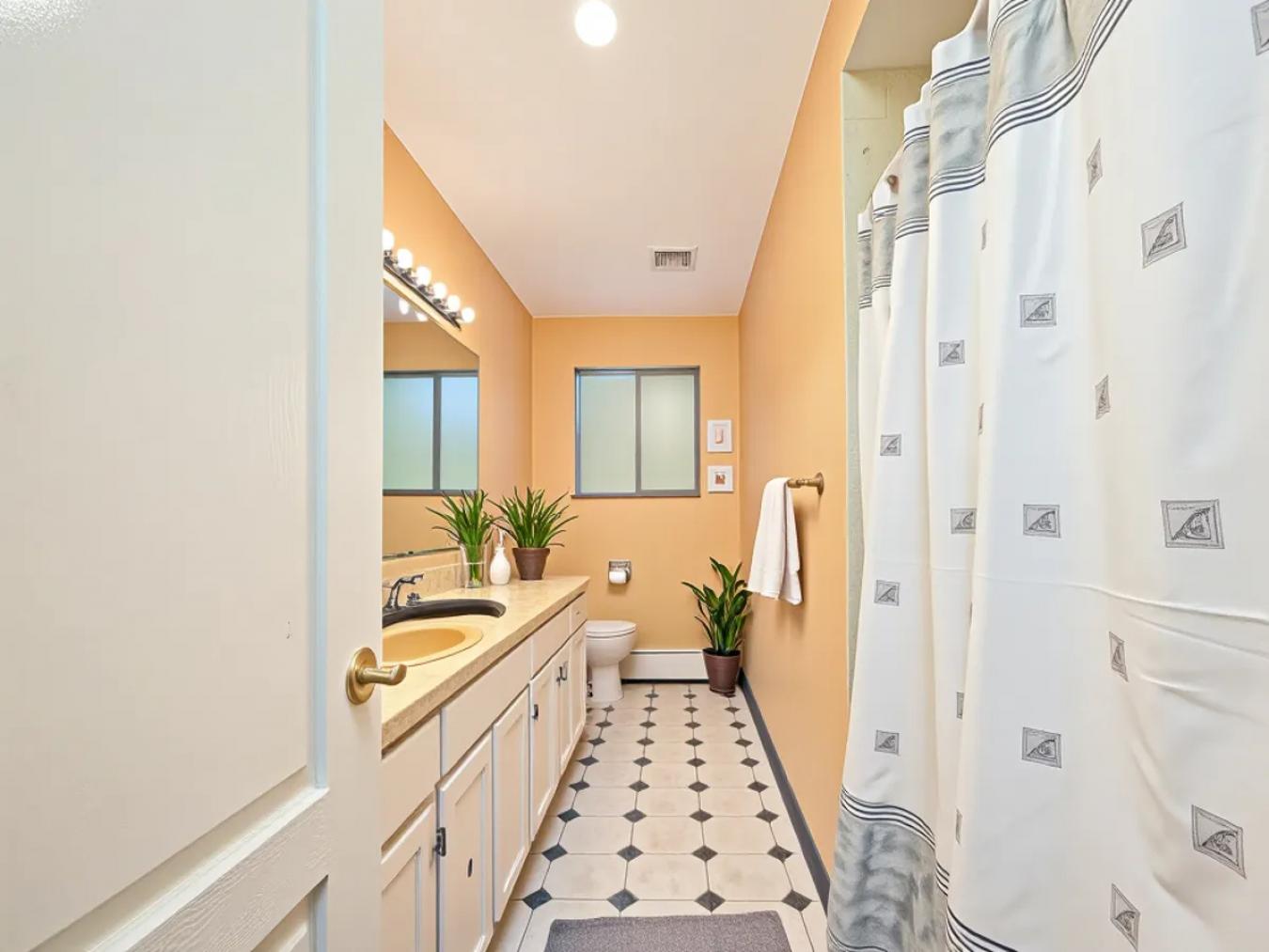 Mosquito Creek, North Vancouver, V7M 3C2, Canada, 6 Bedrooms Bedrooms, ,4 BathroomsBathrooms,Residential,For Sale,1971094