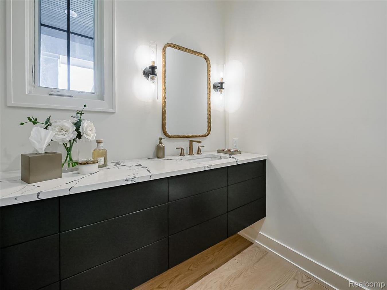 Bloomfield Hills, Oakland, 48301, United States, 4 Bedrooms Bedrooms, ,5 BathroomsBathrooms,Residential,For Sale,1989999