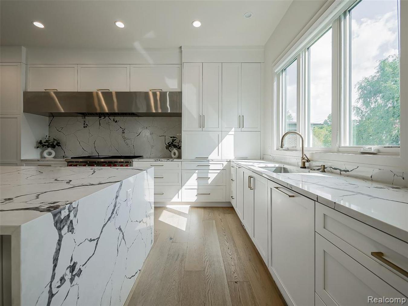 Bloomfield Hills, Oakland, 48301, United States, 4 Bedrooms Bedrooms, ,5 BathroomsBathrooms,Residential,For Sale,1989999